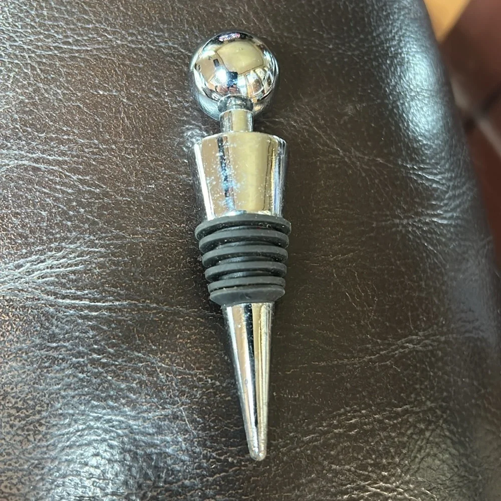 Set of 2 silver wine stoppers